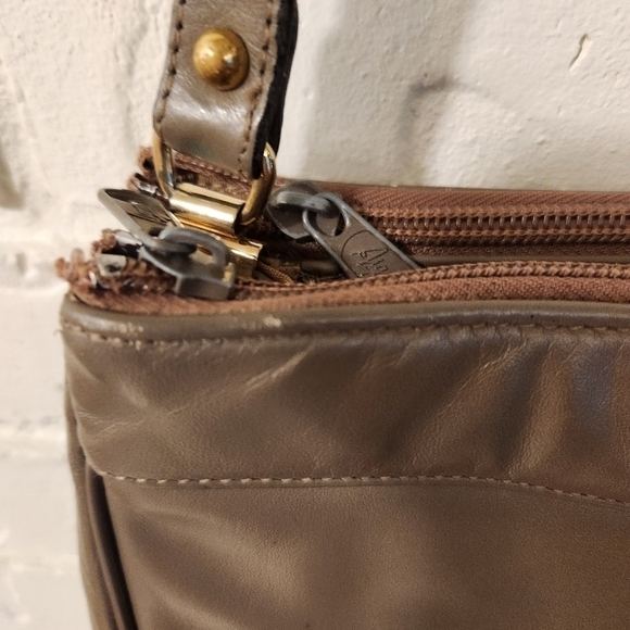 Etienne Aigner Brown Vintage Bag with Adjustable Strap and Zipper Closure - Picture 5 of 15